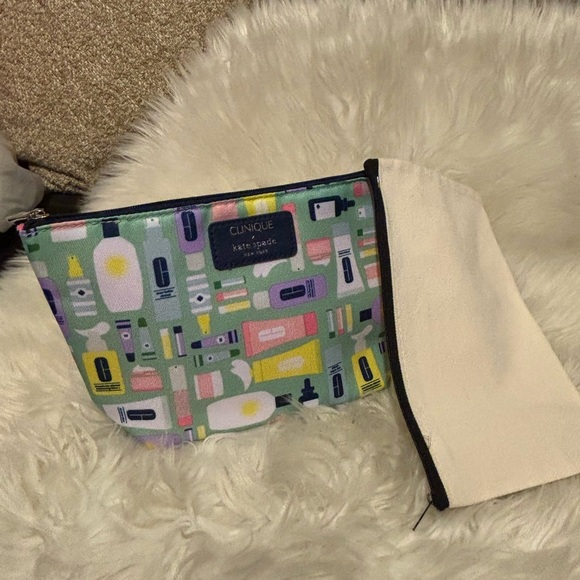 💙💛Clinique x Kate Spade Green Cosmetic Pouch💙💛 - Picture 4 of 5